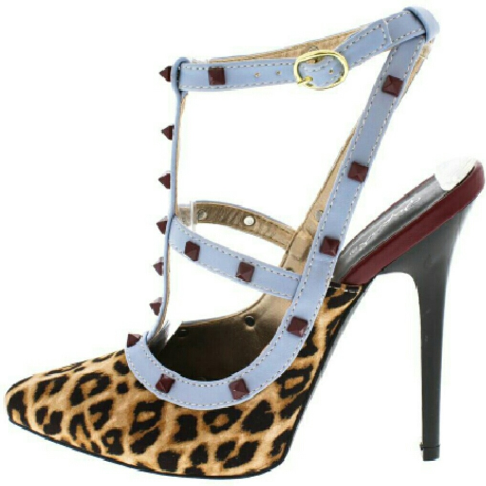 Gorgeous RockStud heels • Brand NEW